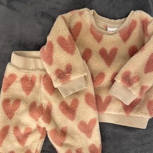 Hanna Anderson fleece pants and sweatshirt